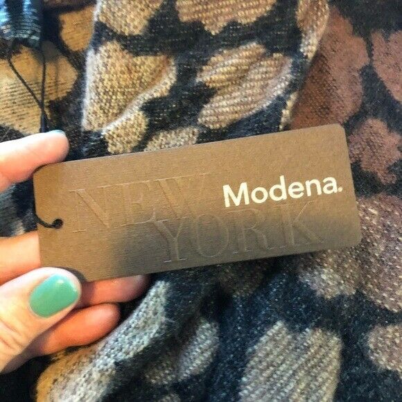 Modena New York NWT leopard print poncho. One size, toggle buttons - Picture 5 of 7